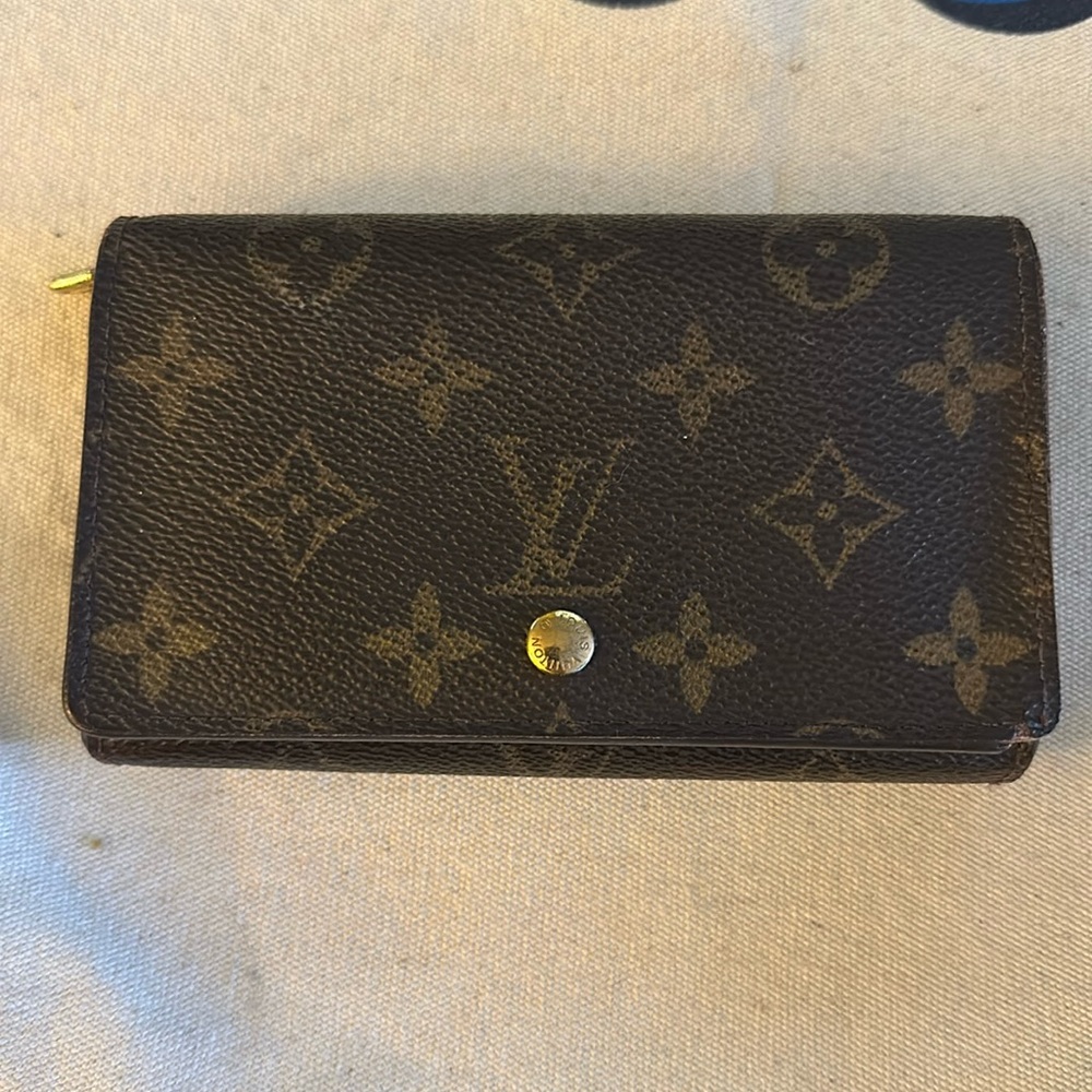 Louis Vuitton Monogram Porte Monnaie Billets Tresor Bifold Wallet